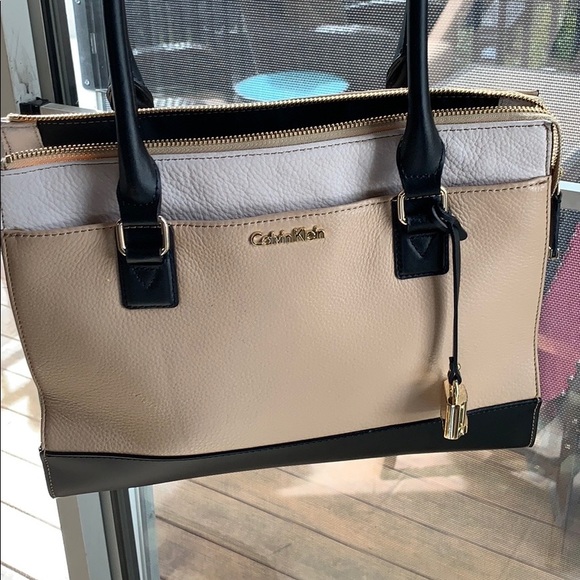 Calvin Klein shoulder bag - Picture 1 of 3